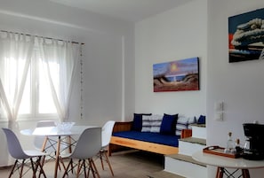 Duplex, 1 quarto, sacada, vista para o mar | Roupas de cama premium, escrivaninha, cortinas blackout