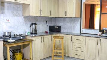 Microwave, coffee/tea maker, cookware/dishes/utensils