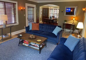 Smart TV, books, offices - Casa Maggie Mae Long-Term 30 Days Plus only Pet Friendly Cozy NE Alberta Arts (Portland)