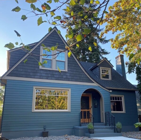 Exterior - Casa Maggie Mae Long-Term 30 Days Plus only Pet Friendly Cozy NE Alberta Arts (Portland)