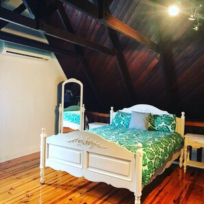 4 bedrooms, iron/ironing board