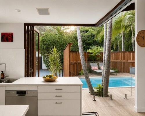 Luxe Beachfront Haven w/heated pool. Pet-Friendly