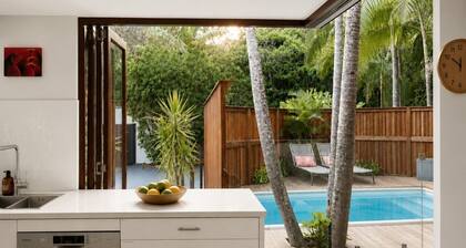 Luxe Beachfront Haven w/heated pool. Pet-Friendly