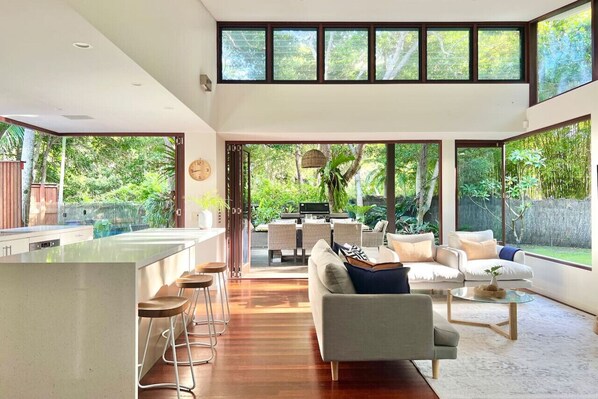 Interior - Luxe Beachfront Haven w/heated pool. Pet-Friendly (Broken Head)