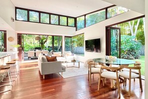 Smart TV, books, stereo