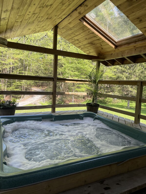 Outdoor spa tub