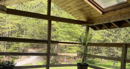 Private Lake, Swimming pond on property, Hot tub, fire pit, grill, pet friendly
