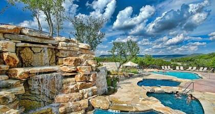 Scenic Luxury Home - Hollows Resort & Marina, Lake Travis, 4 Pools