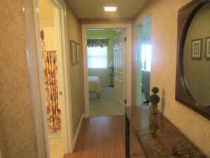 2 makuuhuonetta, silitysrauta/-lauta, internet, vuodevaatteet