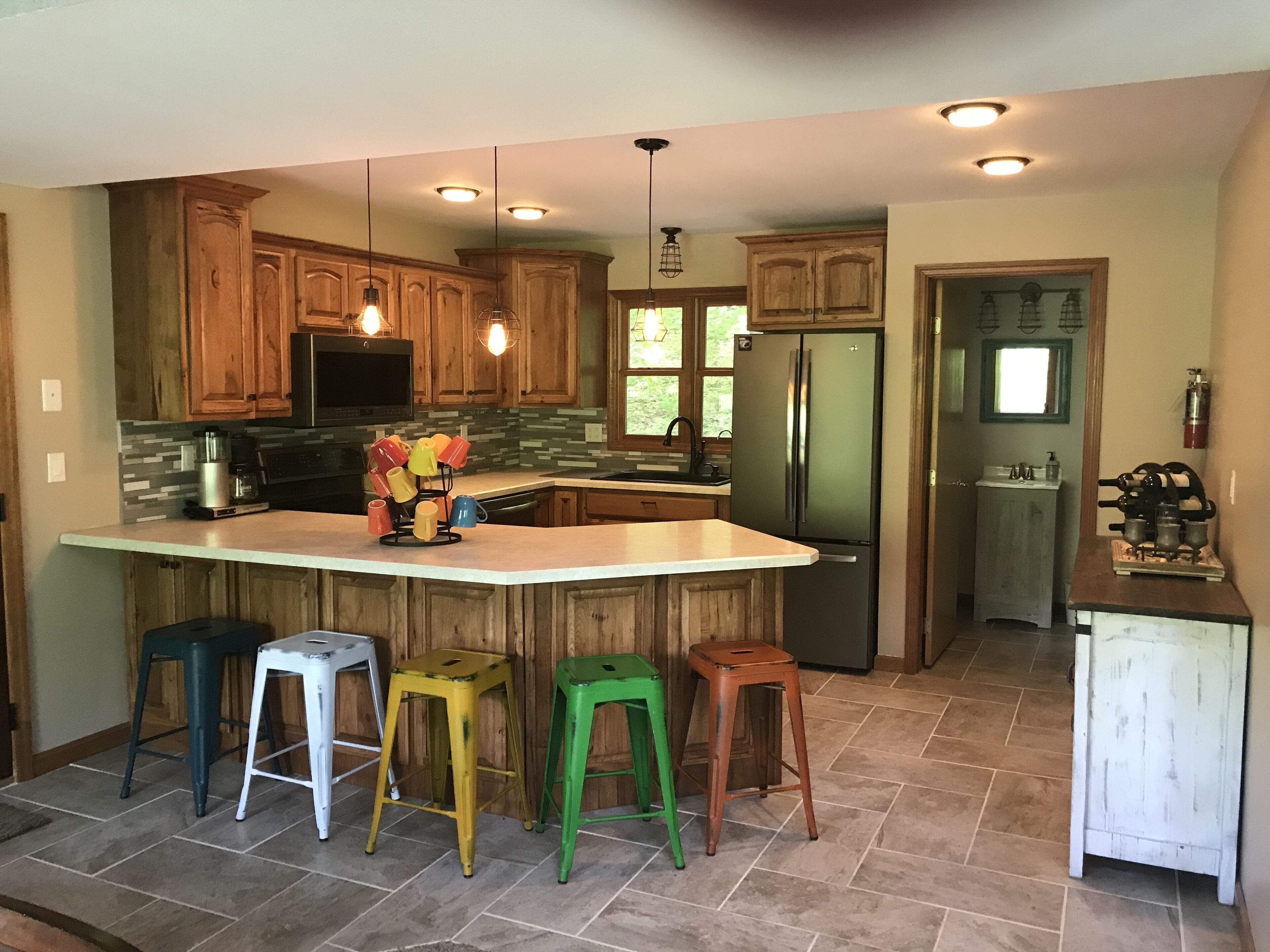 Beautiful Private Eco-Friendly 3 Level Home Nestled in the Woods Hot Tub