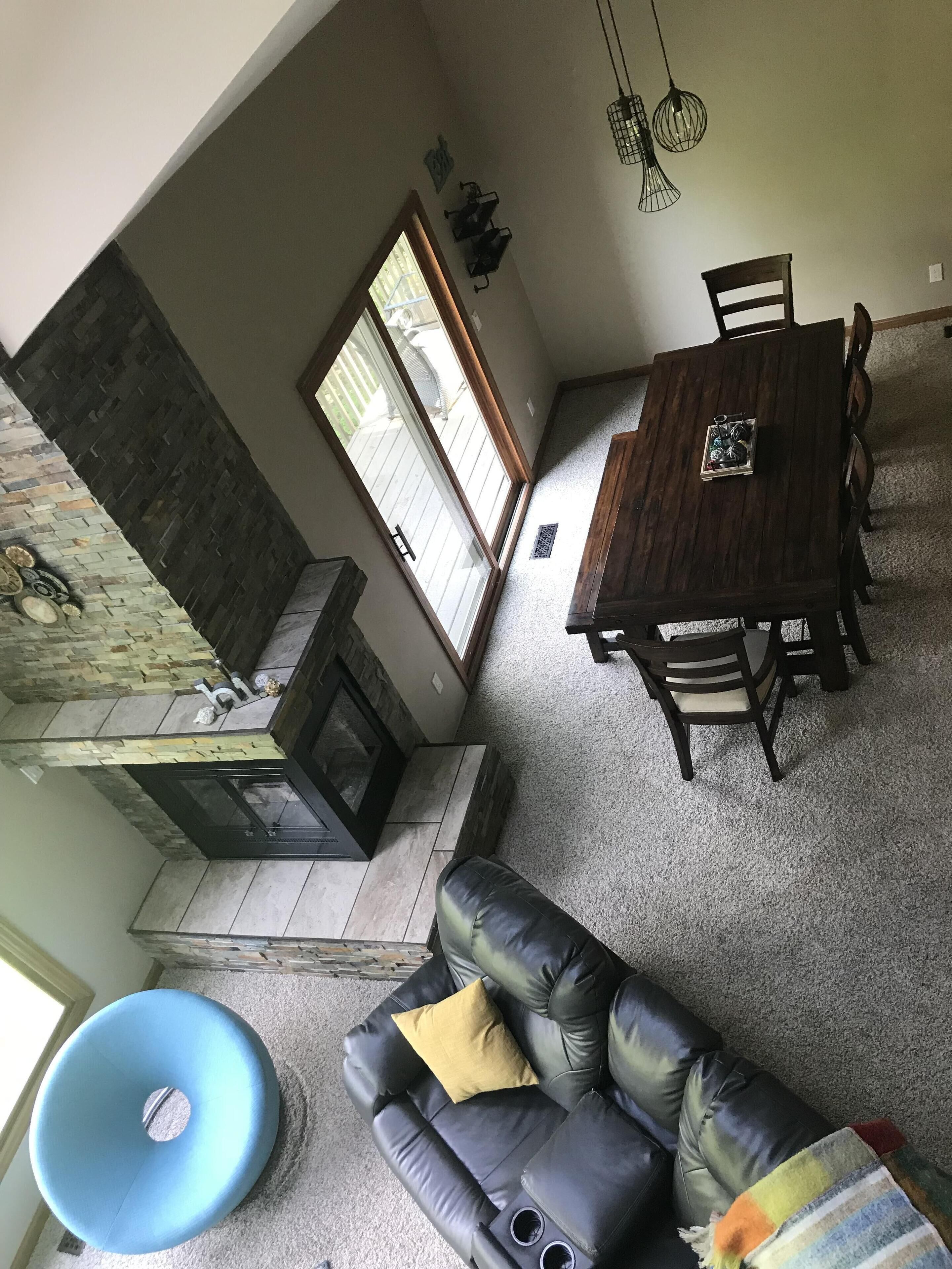 Beautiful Private Eco-Friendly 3 Level Home Nestled in the Woods Hot Tub