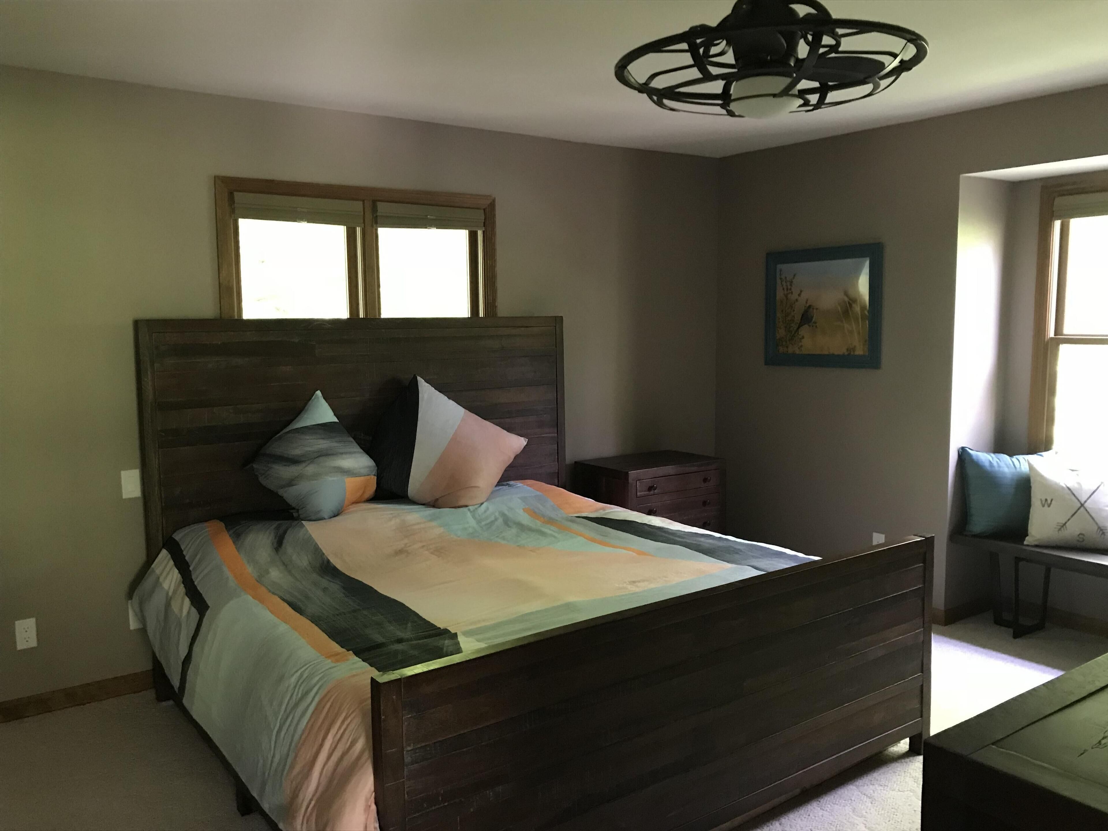 Beautiful Private Eco-Friendly 3 Level Home Nestled in the Woods Hot Tub