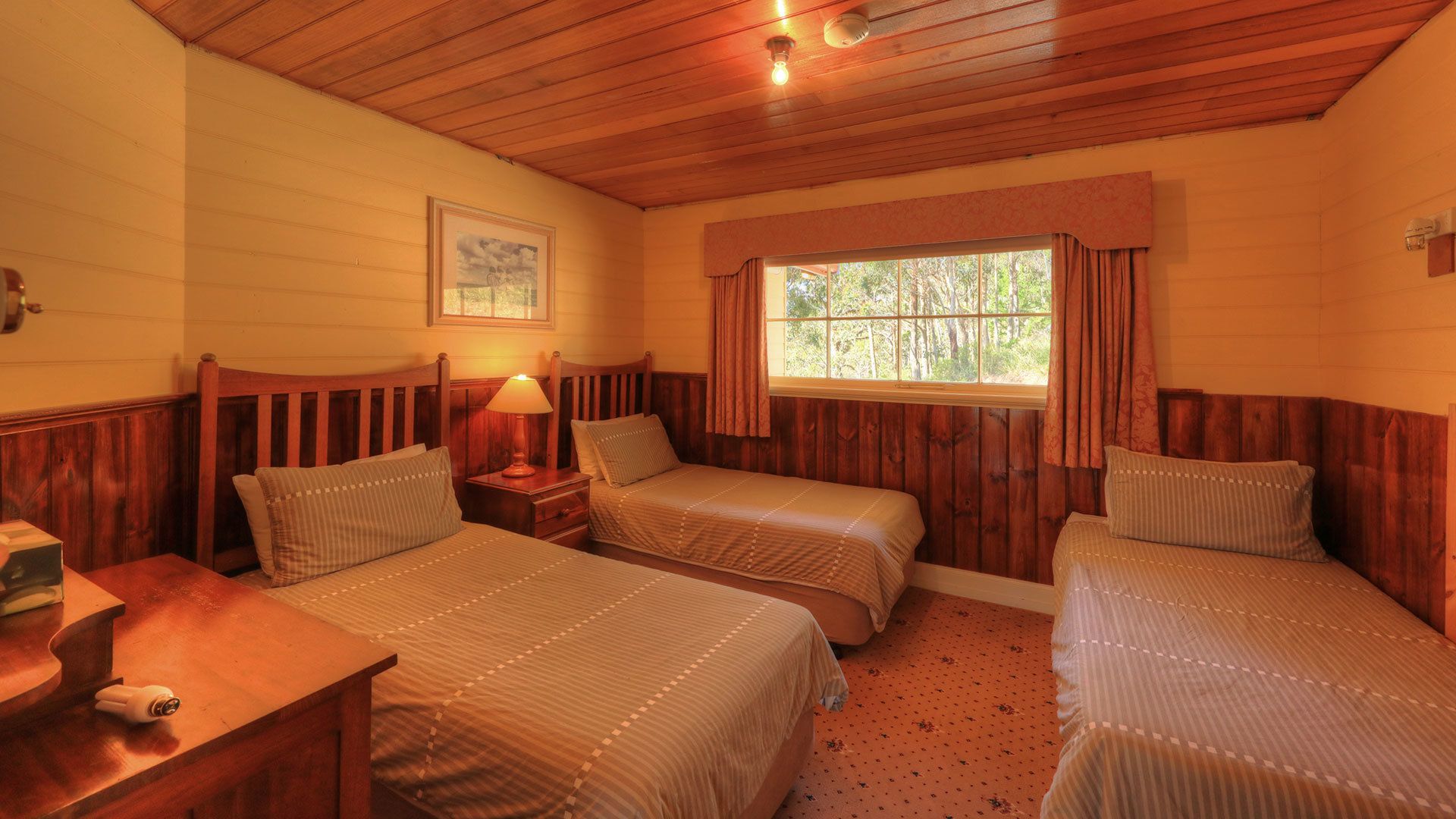 Panoramic Cottage, 2 Bedrooms, Jetted Tub | 2 bedrooms, bed sheets