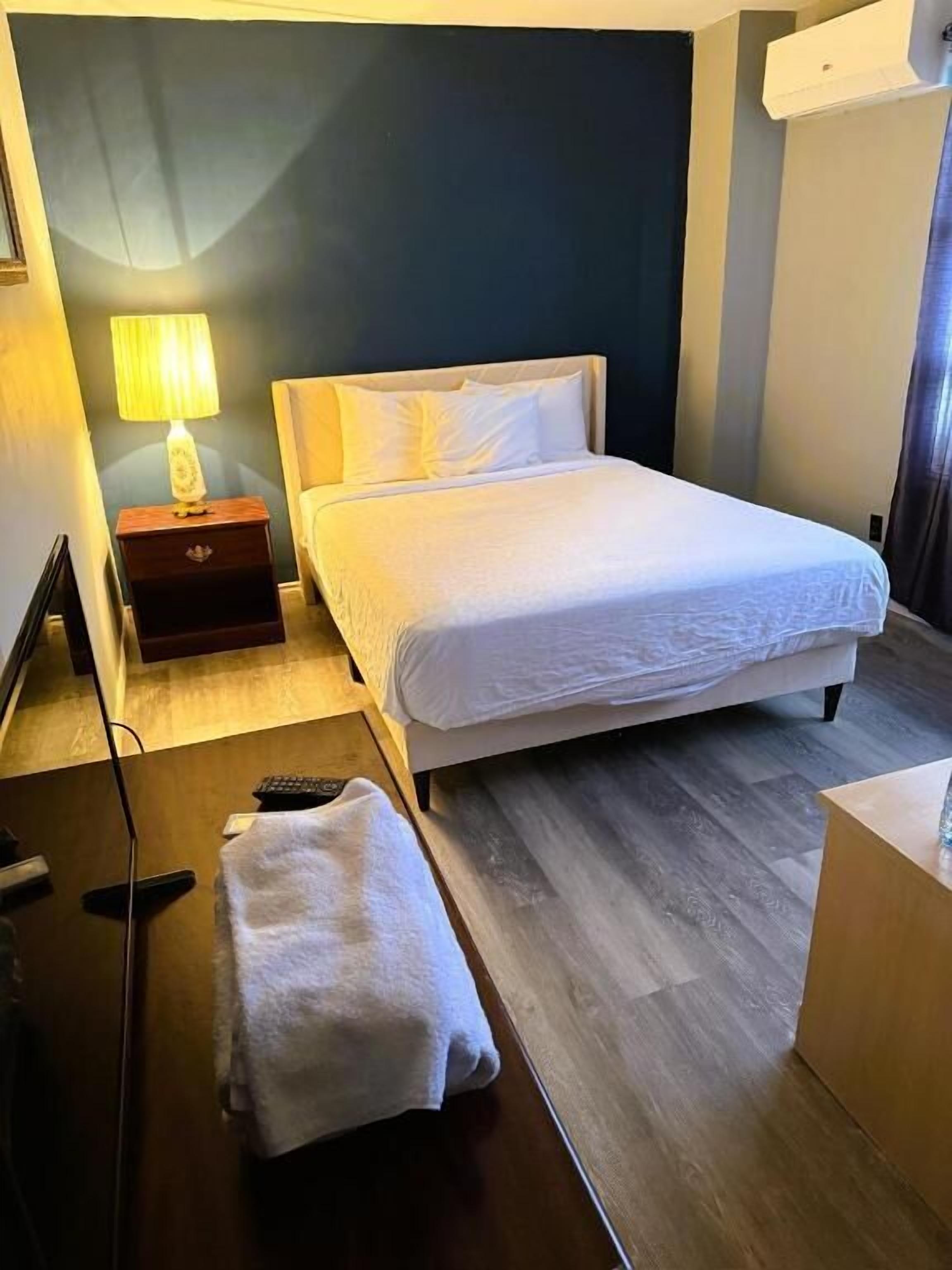 Deluxe kamer, 1 queensize bed, niet-roken | Individueel gedecoreerd, individueel gemeubileerd, gratis wifi