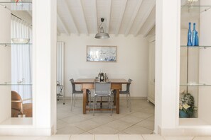 Dining - Beautiful house with swimming pool surrounded by greenery, modern, luxury finishes (Camaiore)