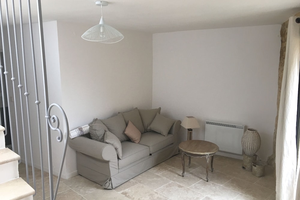 Charming cottage in the heart of the village, terraces, shaded patio