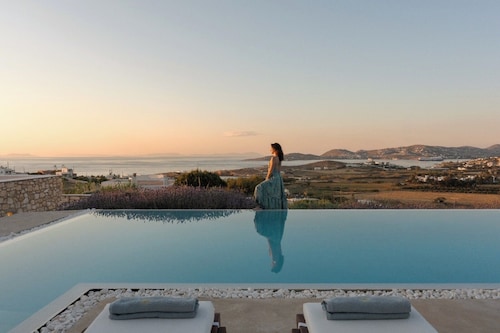 H2O Private Villa Paros, infinity-uima-allas, merinäköala oleskelutila, bbq & bar