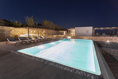 H2O Private Villa Paros, infinity swimming pool, sea view lounge area, bbq & Bar