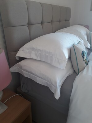 3 chambres, fer et planche à repasser, Wi-Fi gratuit, draps fournis