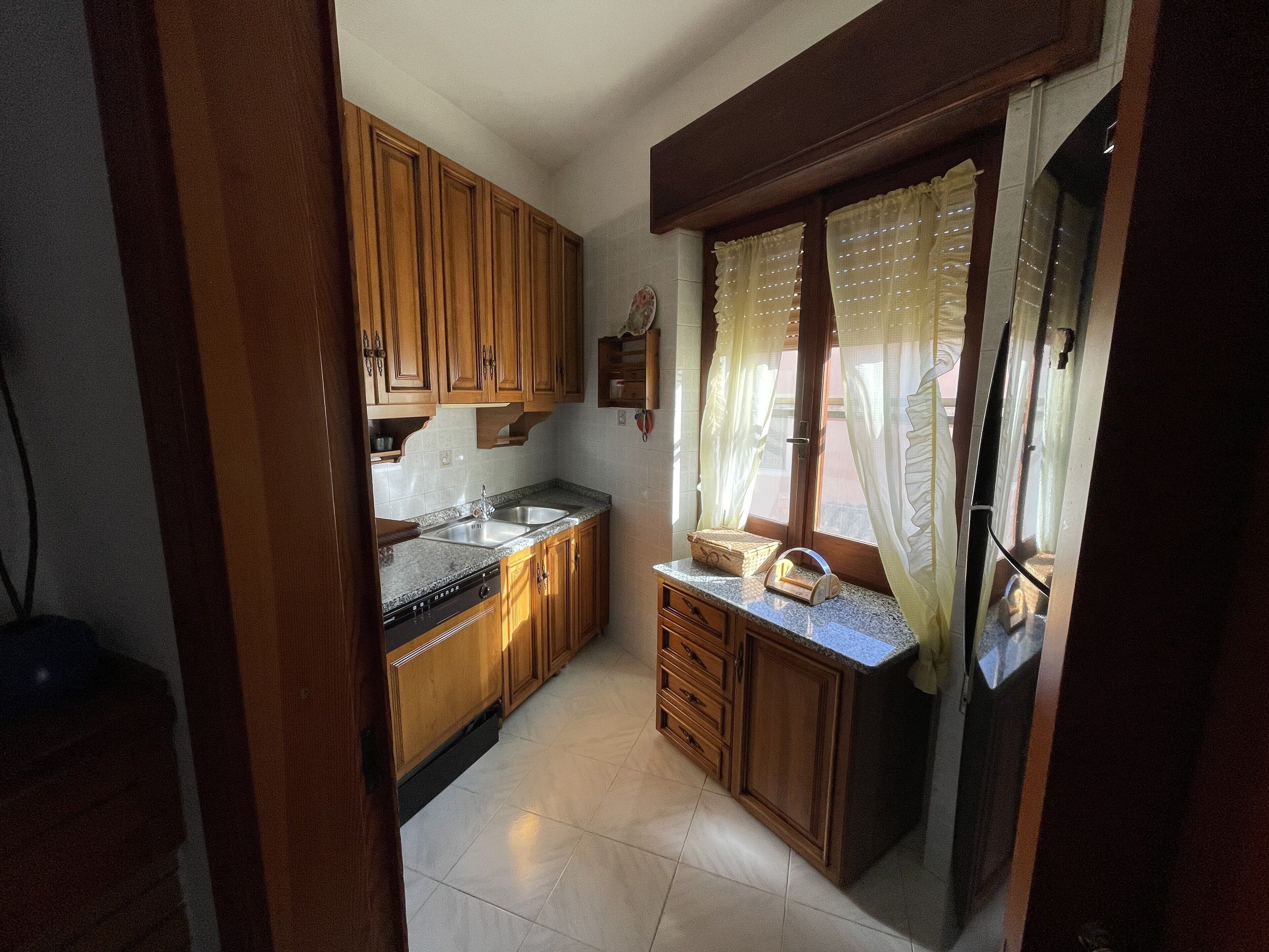 Large furnished apartment, located in the historic center and 3km away from the sea