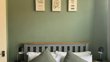 2 bedrooms, iron/ironing board, travel cot, WiFi