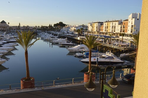 Appartements avec piscine, parking, wifi à 150 mètres. de Marina Vilamoura