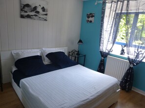 4 slaapkamers, een strijkplank/strijkijzer, gratis wifi, beddengoed