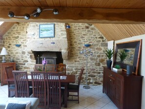 Dining - CHARACTER HOUSE: 28° covered SWIMMING POOL, SPA, JACCUZZI  (Plourin)