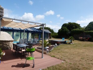 Outdoor dining - CHARACTER HOUSE: 28° covered SWIMMING POOL, SPA, JACCUZZI  (Plourin)