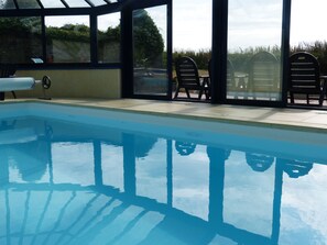 Indoor pool, a heated pool - CHARACTER HOUSE: 28° covered SWIMMING POOL, SPA, JACCUZZI  (Plourin)