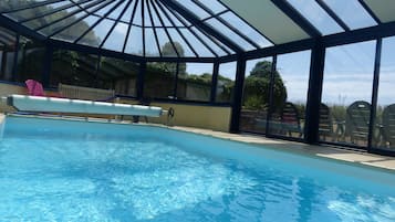 Alberca techada y alberca climatizada
