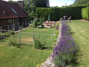 Terrace/patio - The Chairman's Retreat, Slad, The Cotswolds,  Relax in the Countryside. (Stroud, Gloucestershire)