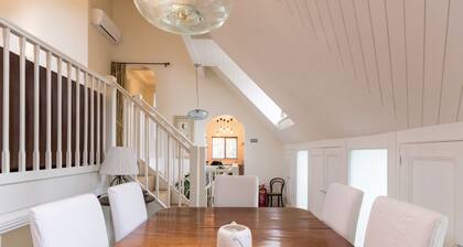 The Chairman's Retreat, Slad, The Cotswolds, Gloucestershire. Space to relax.