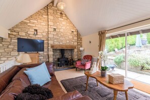 Smart TV, fireplace, DVD player, books