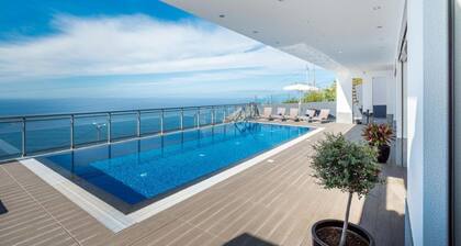 Villa São Lourenço by LovelyStay