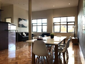 Apartment, 3 Bedrooms | In-room dining