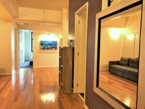 Premier Apartment, 3 Bedrooms | Premium bedding, individually decorated, individually furnished - ReadySet Apartments on King (Melbourne)