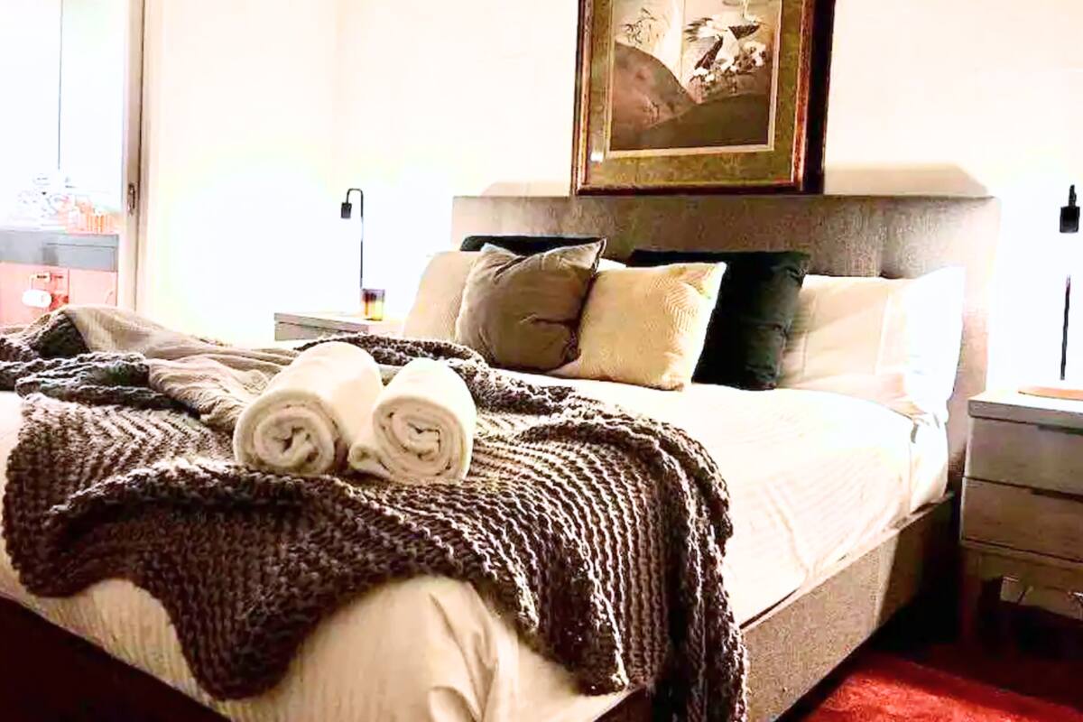 3 bedrooms, premium bedding, individually decorated