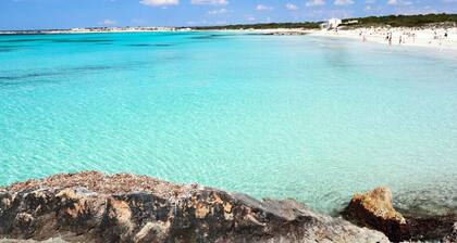 Ca Na Clar.En la costa Sa Rapita, céntrica, cerca playas Es Trenc. Piscina.