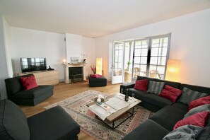 TV, fireplace, DVD player, table tennis - Grand Duplex ****, Sea View, 5 bedrooms, linen provided, private garden  (Hautot-Sur-Mer)