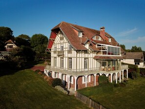 Exterior - Grand Duplex ****, Sea View, 5 bedrooms, linen provided, private garden  (Hautot-Sur-Mer)