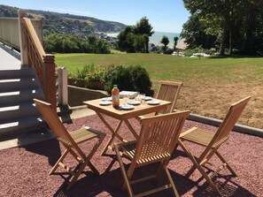 Outdoor dining - Grand Duplex ****, Sea View, 5 bedrooms, linen provided, private garden  (Hautot-Sur-Mer)