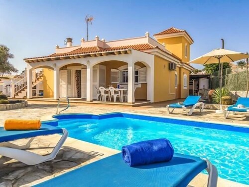 NICE HOUSE WITH PRIVATE POOL IN LARGE TERRACE AND BARBECUE AREA