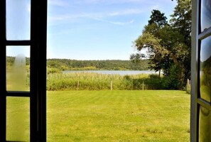 Interior - Cottage on the lake on a large plot, fireplace - cottage on the lake (Krakow am See)