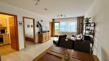 Smart TV, music library, stereo