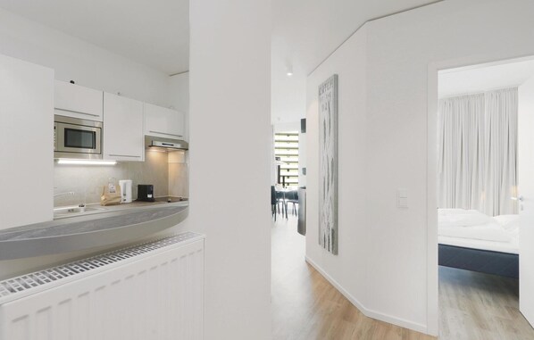 Refrigerador, placa de cocina, lavavajillas, cafetera/tetera