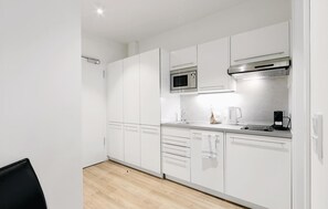 Kühlschrank, Herdplatte, Geschirrspüler