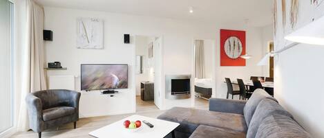 TV, fireplace
