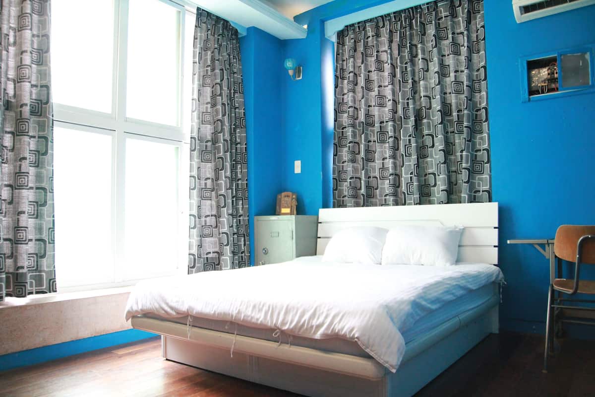 Desk, soundproofing, rollaway beds (surcharge), WiFi (free)