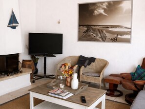 TV - Stunning Villa Near Beach with WiFi, Garden, Terrace, Parking, Pet-Friendly (La Tranche-sur-Mer)